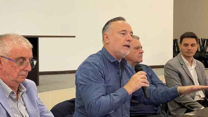 Accastello pidió la fecha de elecciones