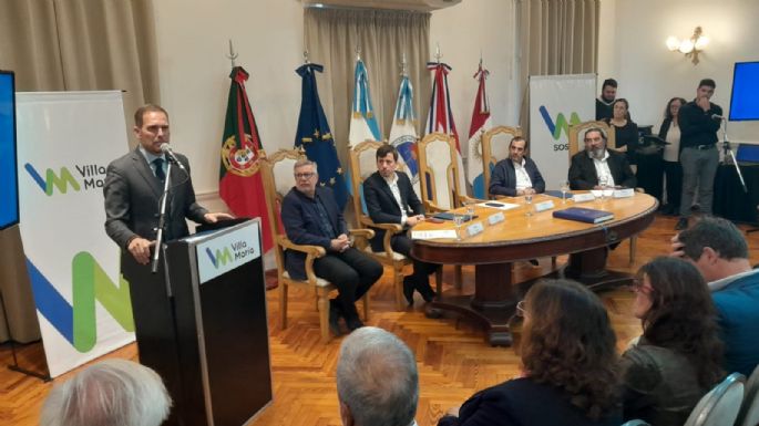 Gill recibió al vicealcalde de Braga y a un representante de Asunción en el Palacio Municipal
