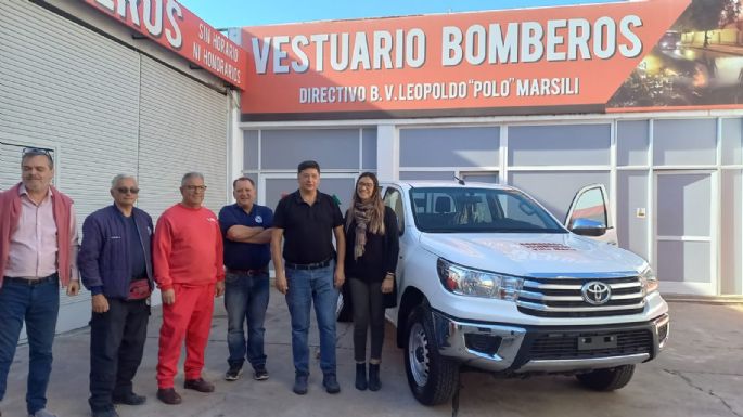 Bomberos de Villa María presentó una nueva unidad 4x4, adquirida en Holanda