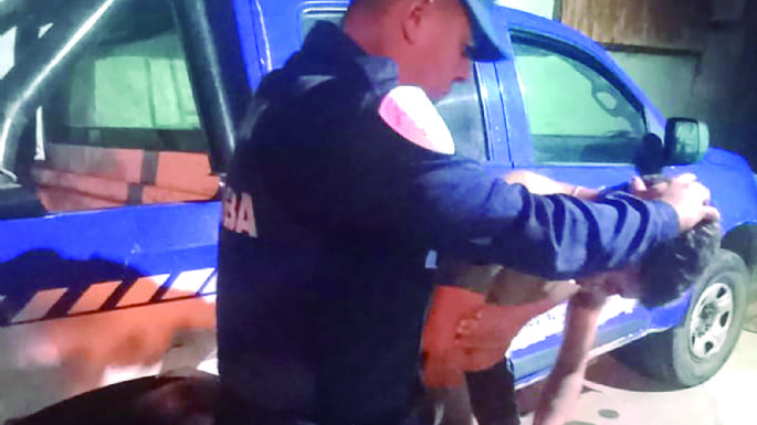 Golpeó al maletero