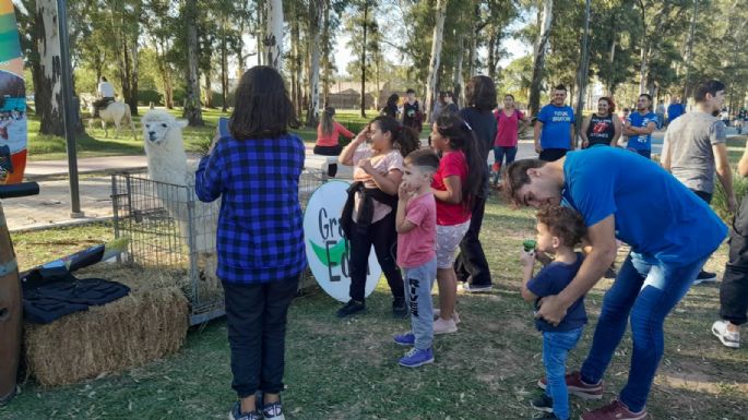 Familias disfrutan de “Un maravilloso día de perros” en el parque