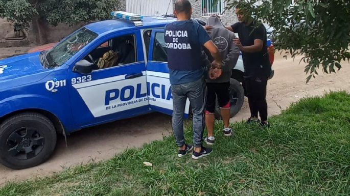 Dos jóvenes fueron detenidos y se recuperó una motocicleta robada