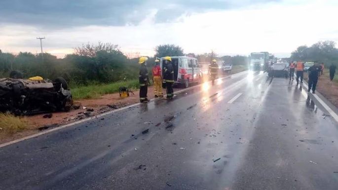 Dos personas fallecieron tras un choque frontal entre dos vehículos