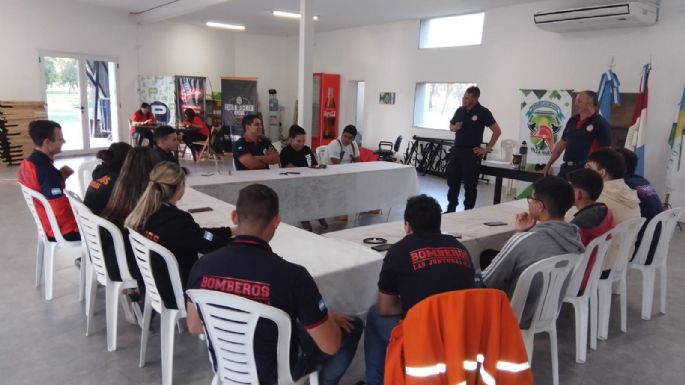 Bomberos se siguen capacitando