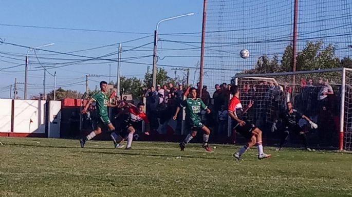 Insólito: tiraron desde la tribuna una cabeza de cerdo en pleno partido