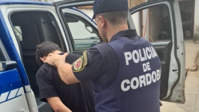 Un joven detenido tras amenazar con una cuchilla a otro para robarle el celular