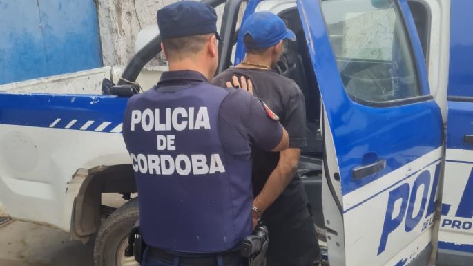 Detuvieron a un hombre que ingresó a un comercio por el techo para robar