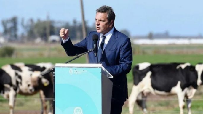 Massa anunció medidas para los sectores avícola, lechero y triguero