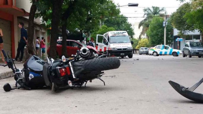 Siete mujeres heridas: a dos de ellas se le cayeron las barreras en pasos a nivel