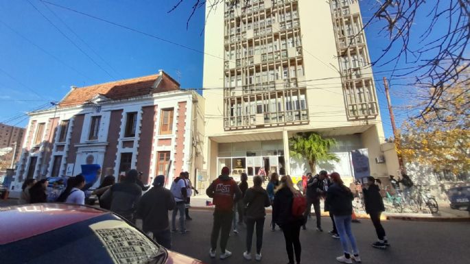 Movilización frente a Tribunales pidiendo justicia por Laureano Guerra