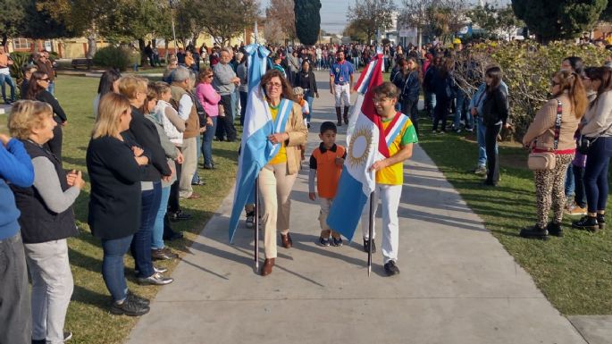 Volvió el desfile cívico para los 130 años de Etruria