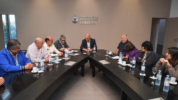 La Provincia acordó aumentos salariales con el SEP, el Sindicato de Músicos y la Unión Ferroviaria