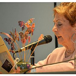 Cristina Pablos presentó  su poemario