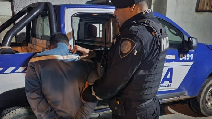 Vecinos alertaron de un robo en un autoservicio: hay un detenido y un fugado