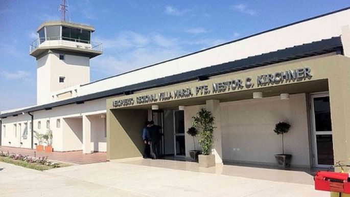 Invitan a observar el espacio, la luna y las estrellas desde el Aeropuerto local