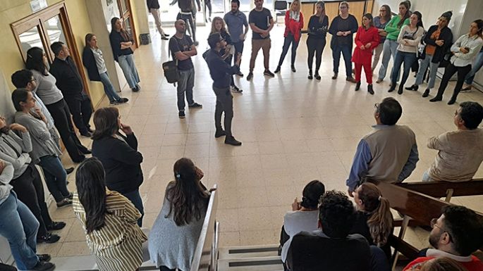 Denuncian persecución laboral
