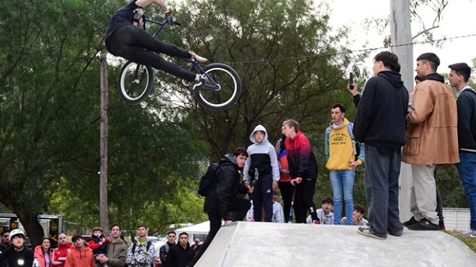 El Skate Park quedó inaugurado  en el Parque y jóvenes lo colmaron