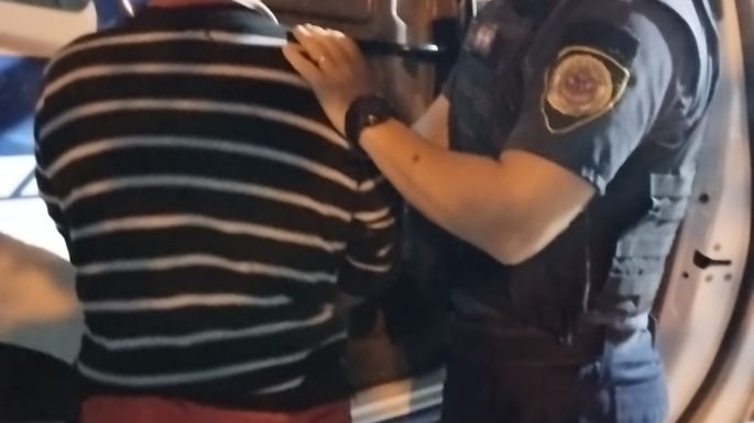 Un hombre fue detenido por golpear y amenazar a su pareja