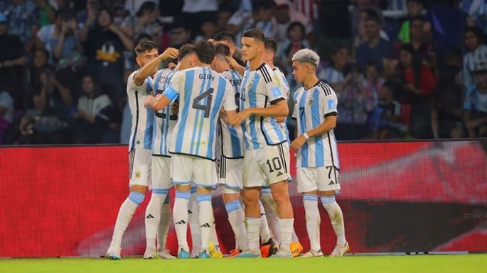 Argentina goleó a Guatemala y clasificó a octavos de final