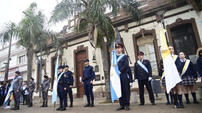 El desfile se suspendió, pero esta mañana se realizó el acto protocolar en Villa Nueva
