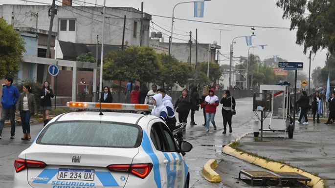 El mal tiempo volvió a frustrar el desfile poco antes del comienzo