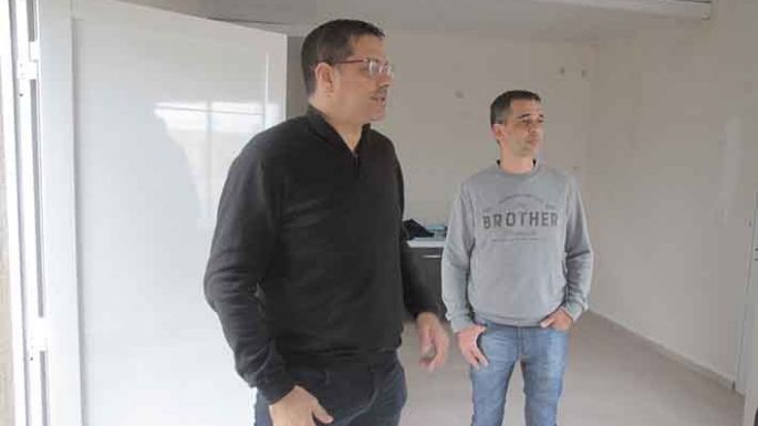 Graglia recorrió las viviendas de El Vallecito que hoy se sortean