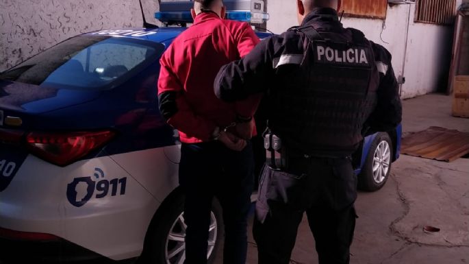 Forzó entrada e ingresó a la casa de su ex, le retuvo su celular y terminó detenido