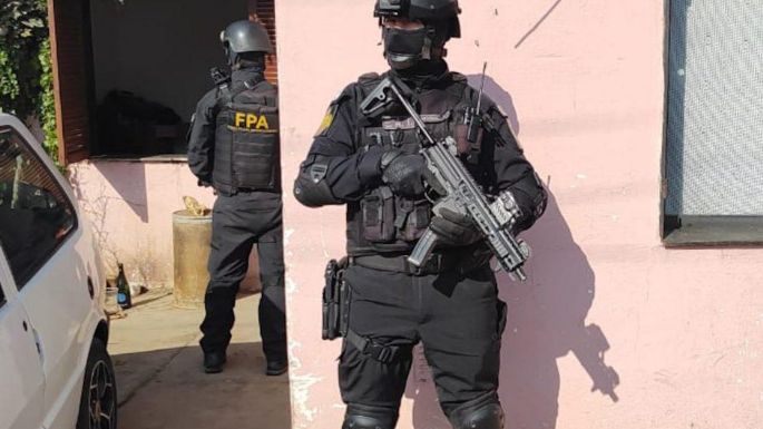 Tras detener a dos sujetos en la calle, hallaron cocaína en su casa