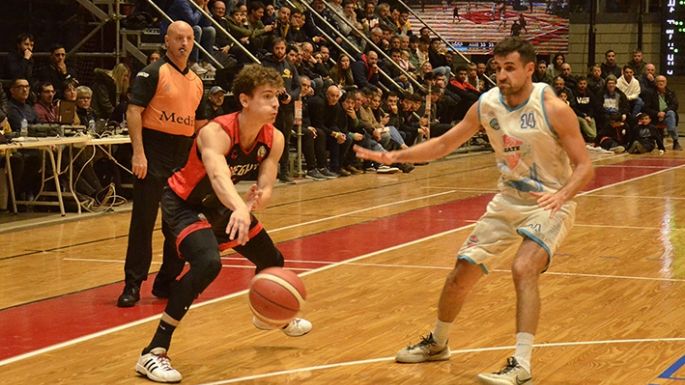 Ameghino busca empatar la serie ante Zárate para sostener su ilusión