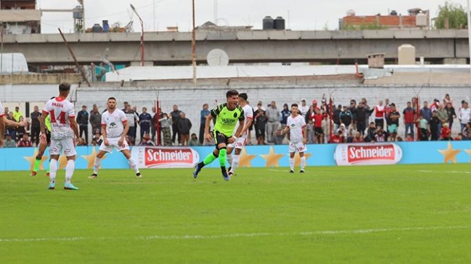 Instituto cayó goleado ante Barracas Central