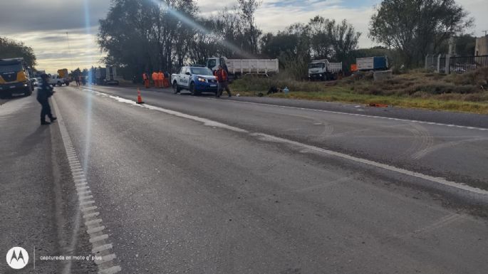 Un joven falleció tras ser embestido por un camión en la ruta 158
