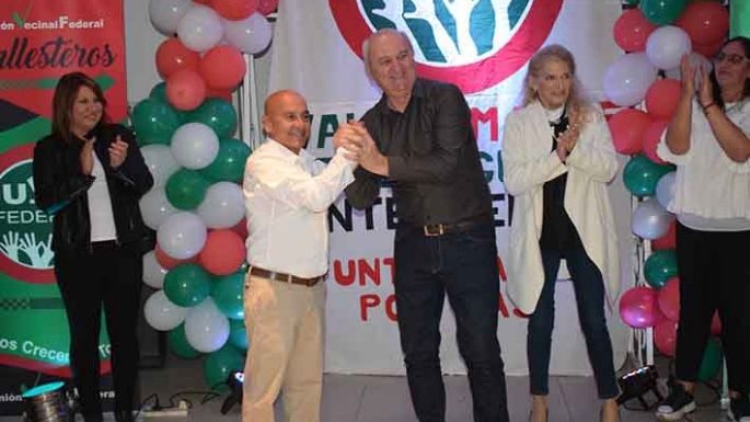 Candidatos, con equipos y plataforma