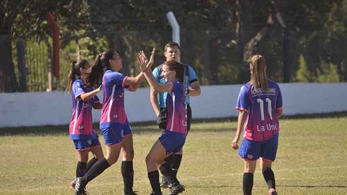 Alem se quedó con el clásico y Universitario sigue bien arriba