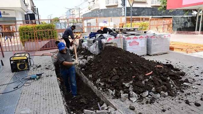 Empezaron las tareas en la Peatonal,  en donde pronto volverán a pasar autos