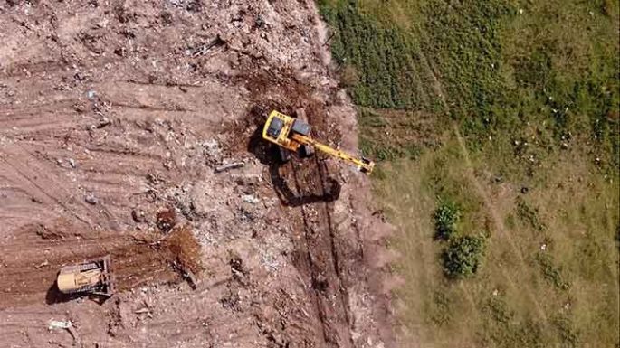 Basural a cielo abierto: trabajan en el cierre de otro sector