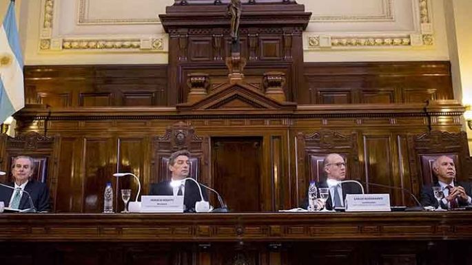 La Corte le puso freno a la democracia