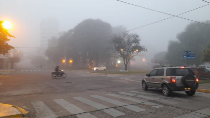 La llegada de junio cubrió de niebla la ciudad