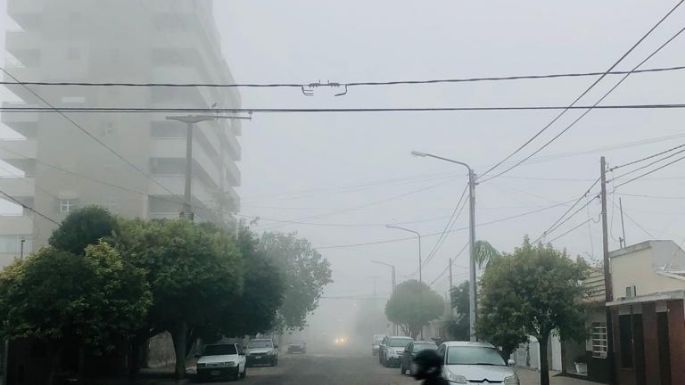 La llegada de junio cubrió de niebla la ciudad