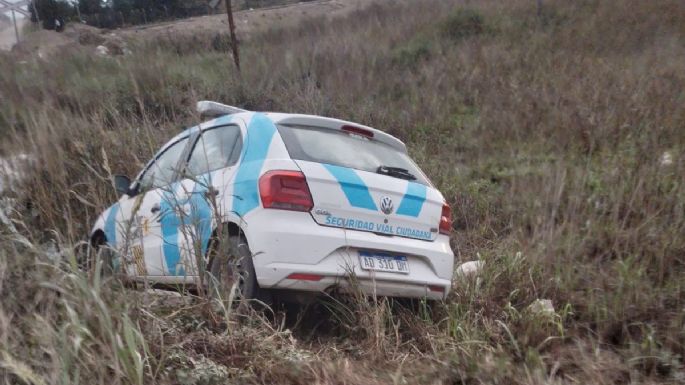 Un agente de Seguridad Ciudadana perdió el control y terminó en la banquina