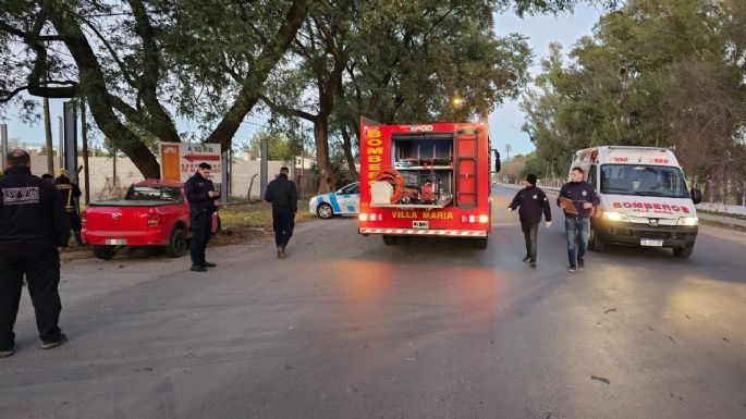 Un joven de 20 años falleció tras impactar contra un árbol