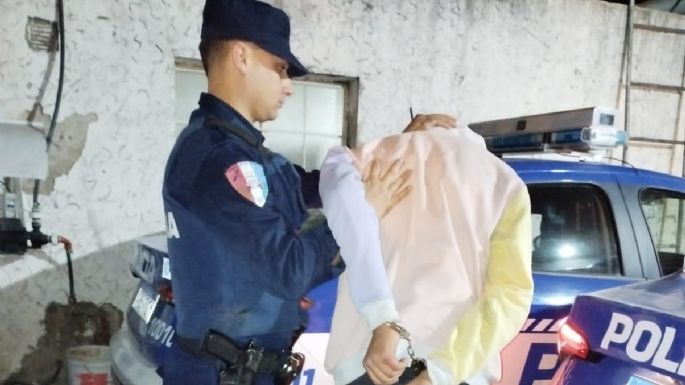 Detuvieron a dos motochorros por robarle a una mujer a punta de pistola