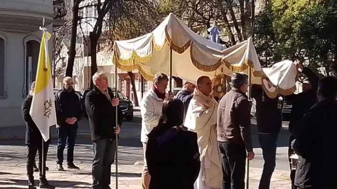 Se realizó la procesión por la Solemnidad del Corpus Christi