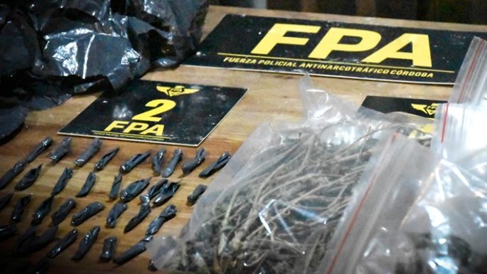 Incautaron más de 2.500 dosis de marihuana y otras 100 de cocaína