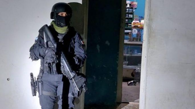 Padre e hijo utilizaban una despensa como pantalla para vender drogas