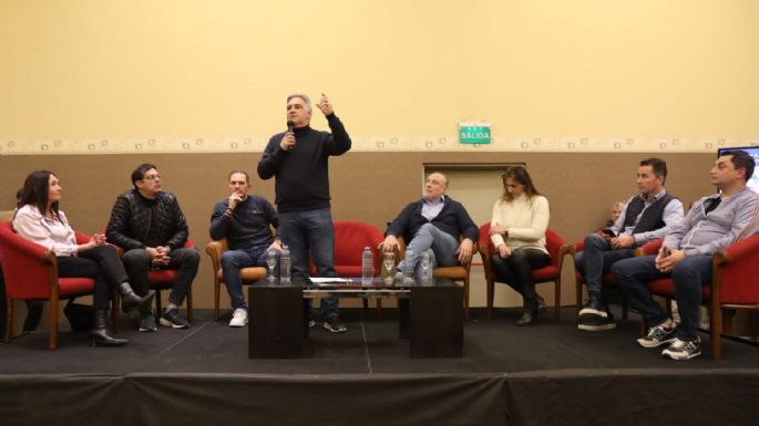 Llaryora anunció nuevas obras para ambas villas