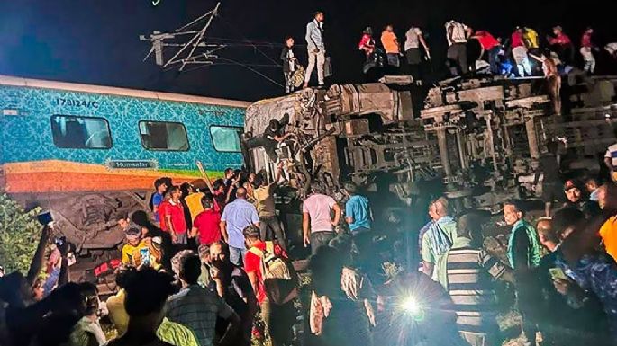 Más de 200 muertos y 850 heridos en un accidente de tren en el este de India