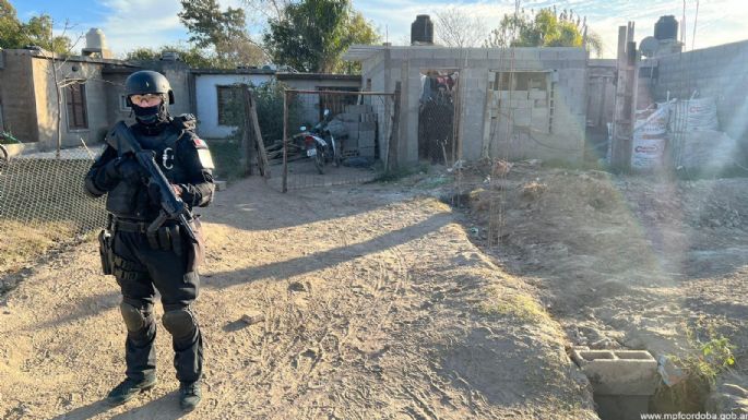Detuvieron a un sujeto mientras fraccionaba cocaína