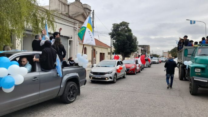 Ignacio Tagni encabeza una caravana por el cierre de su campaña