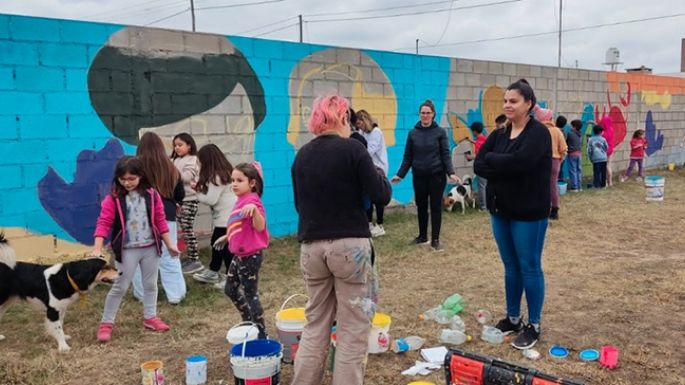 Mural en la plaza María Elena Walsh