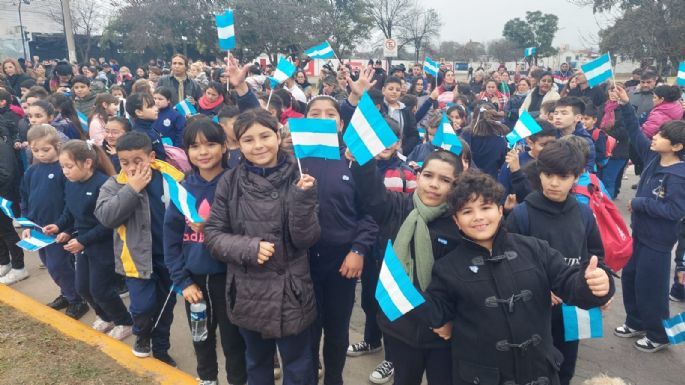 [Videos] A pesar del frío, cientos de chicos hicieron su Promesa a la Bandera